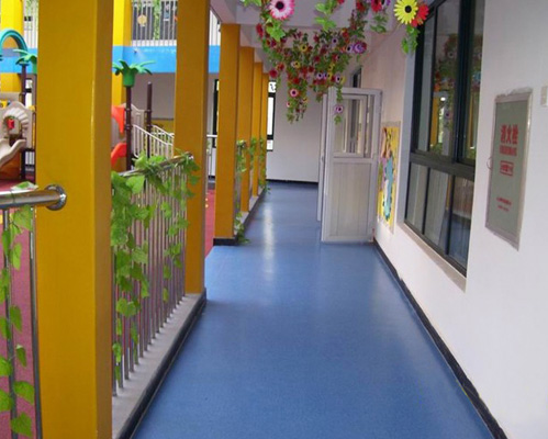 PVC幼儿园踏步地板